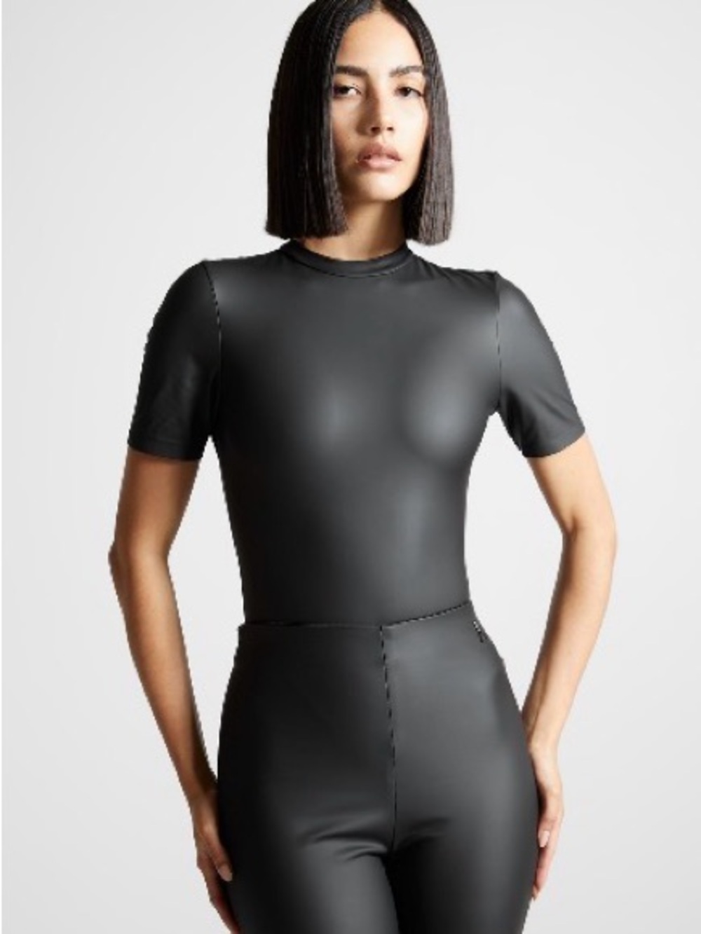 Maniere de Voir Black Matte Faux-Leather body